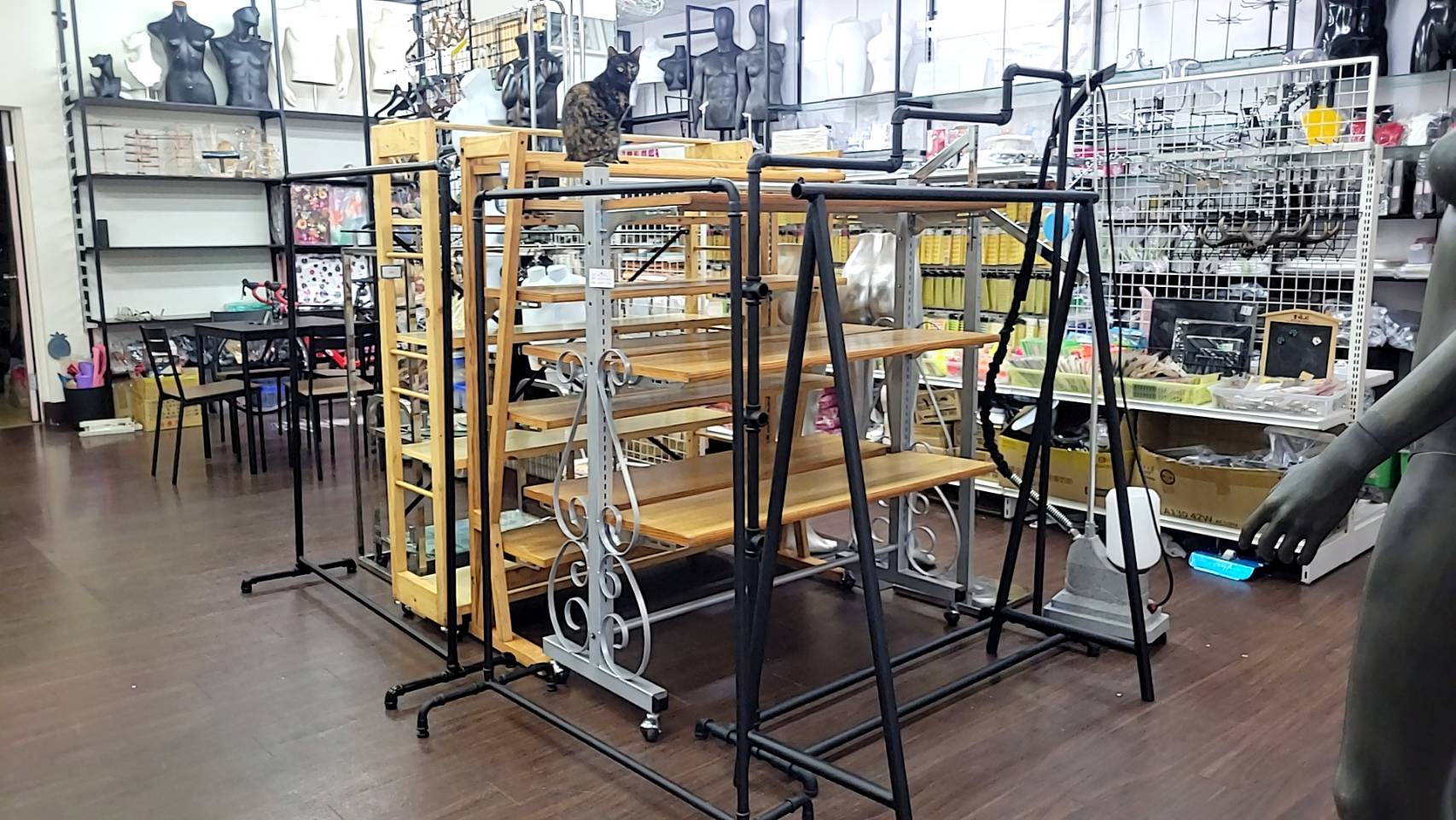 明德模特兒衣架用品社