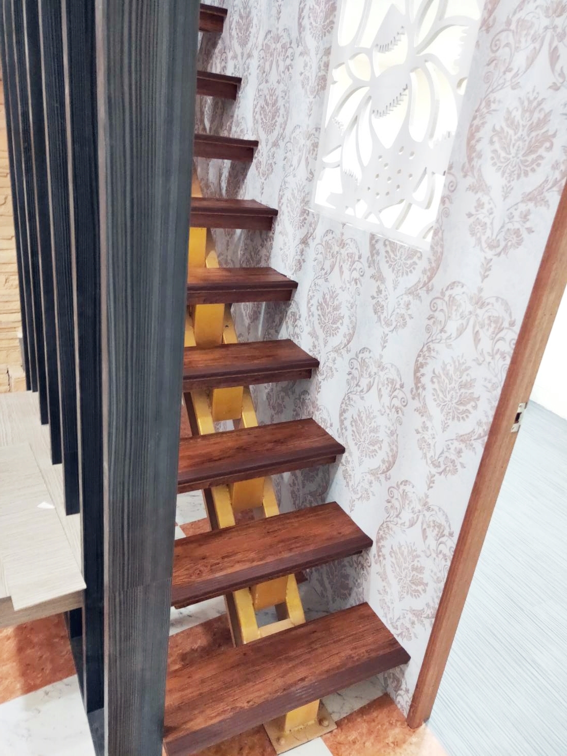 寶南順裝潢-塑膠地板