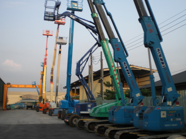 高空作業車出租-自走式履帶式出租4M-41M