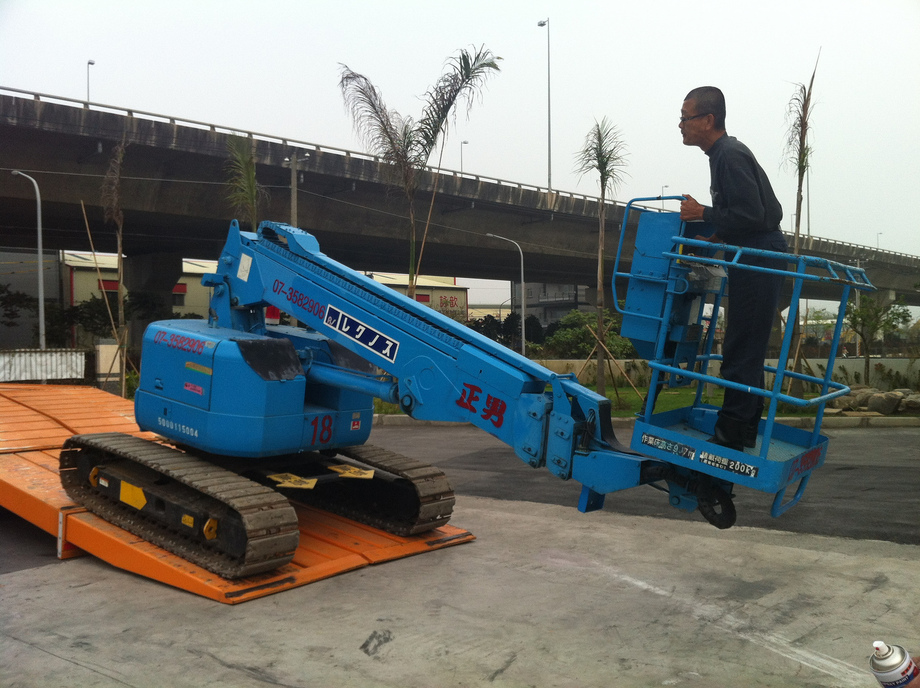 高空作業車出租-自走式橡膠履帶式出租4M-41M