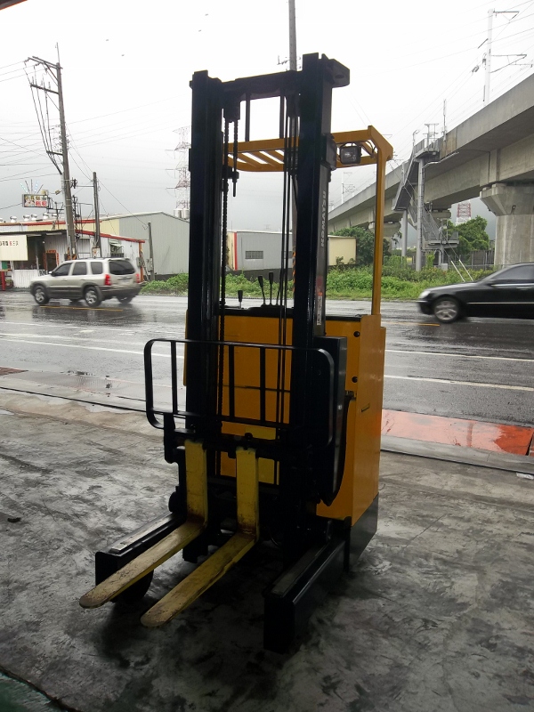 彰化中古堆高機-06.小松7FB1.0頓-02