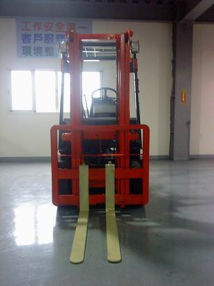 彰化中古堆高機-24.豐田5FD1.5頓-02