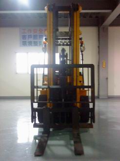 彰化中古堆高機-27.小松10型FD3.0頓