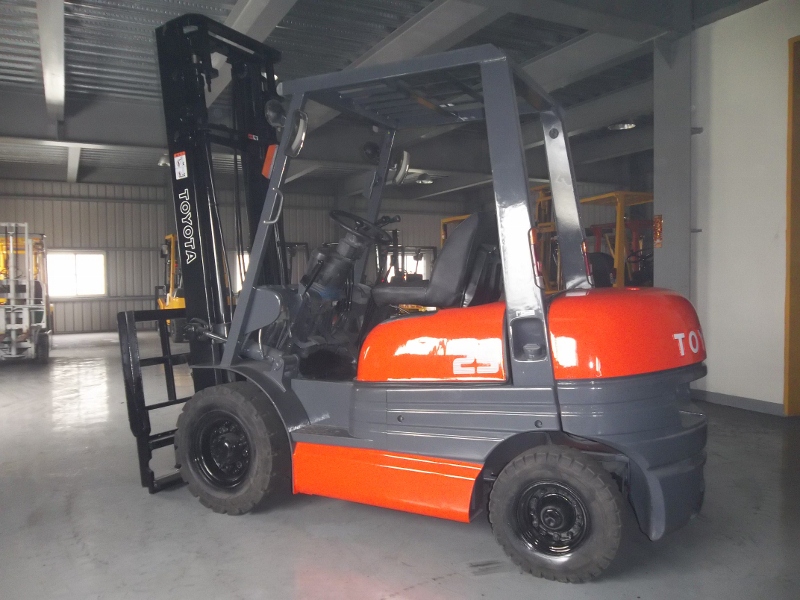 彰化堆高機-豐田6FD2.5頓