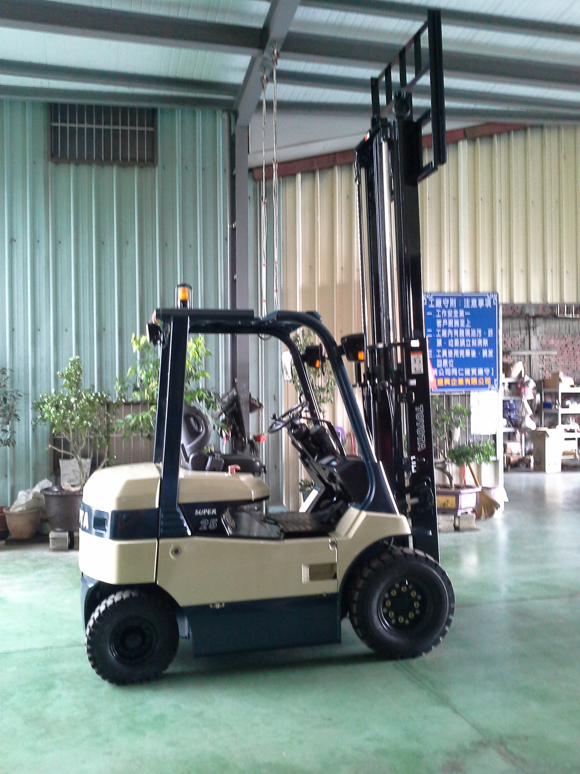 彰化中古堆高機-豐田FD25