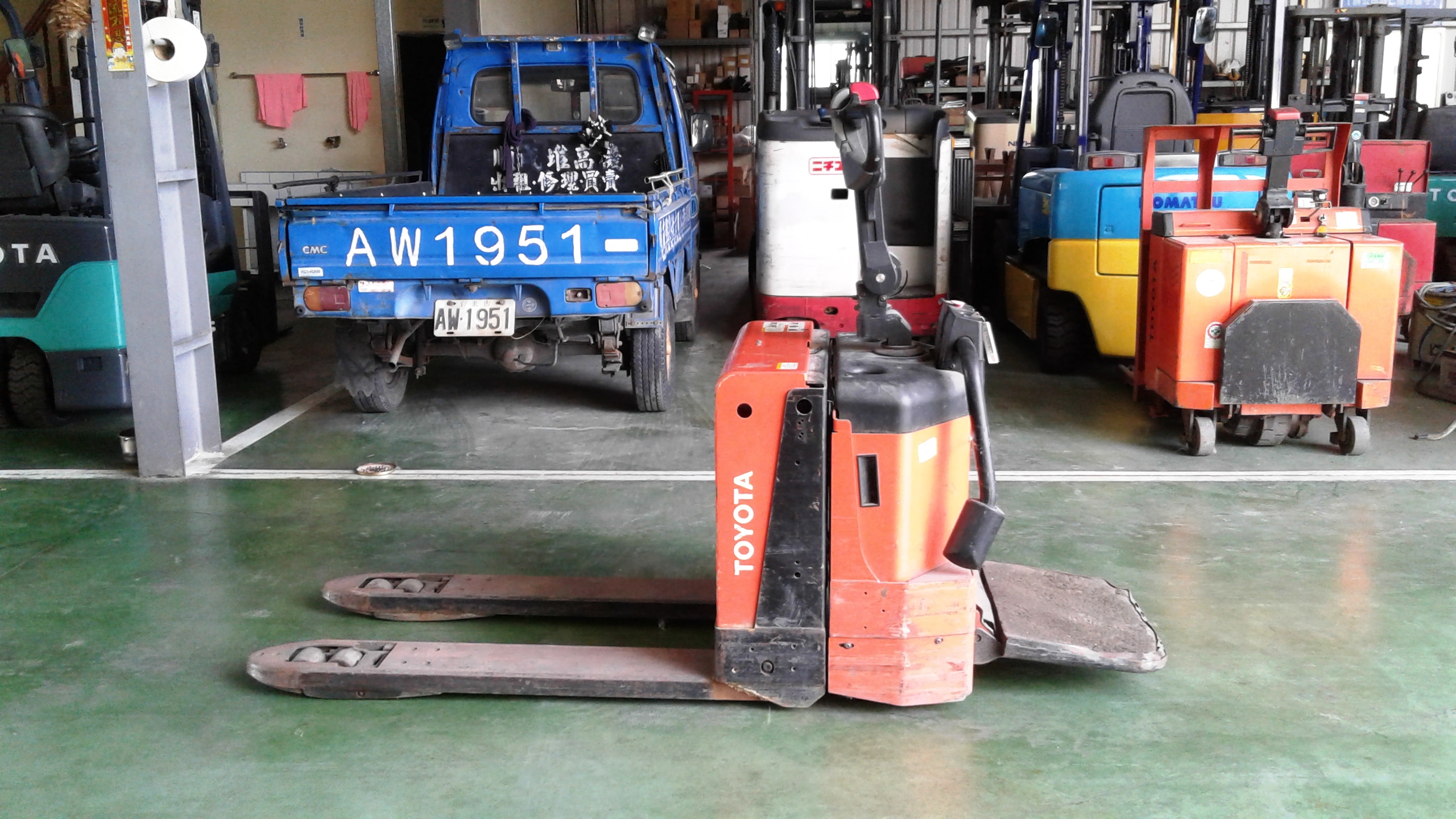 彰化堆高機-自走式電動拖板車