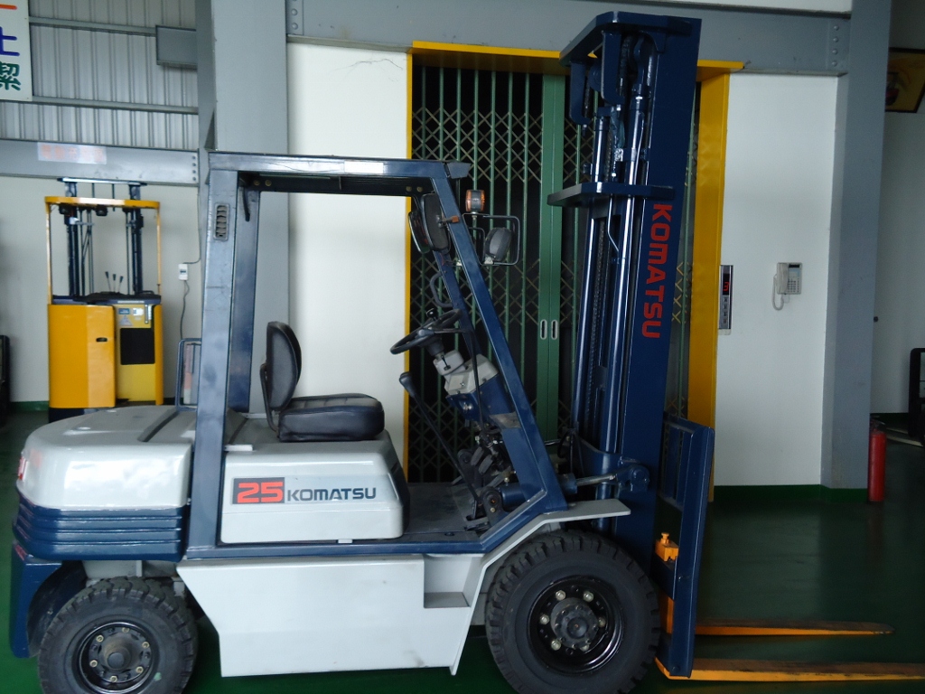 彰化中古堆高機-23.小松11型FD2.5t-05