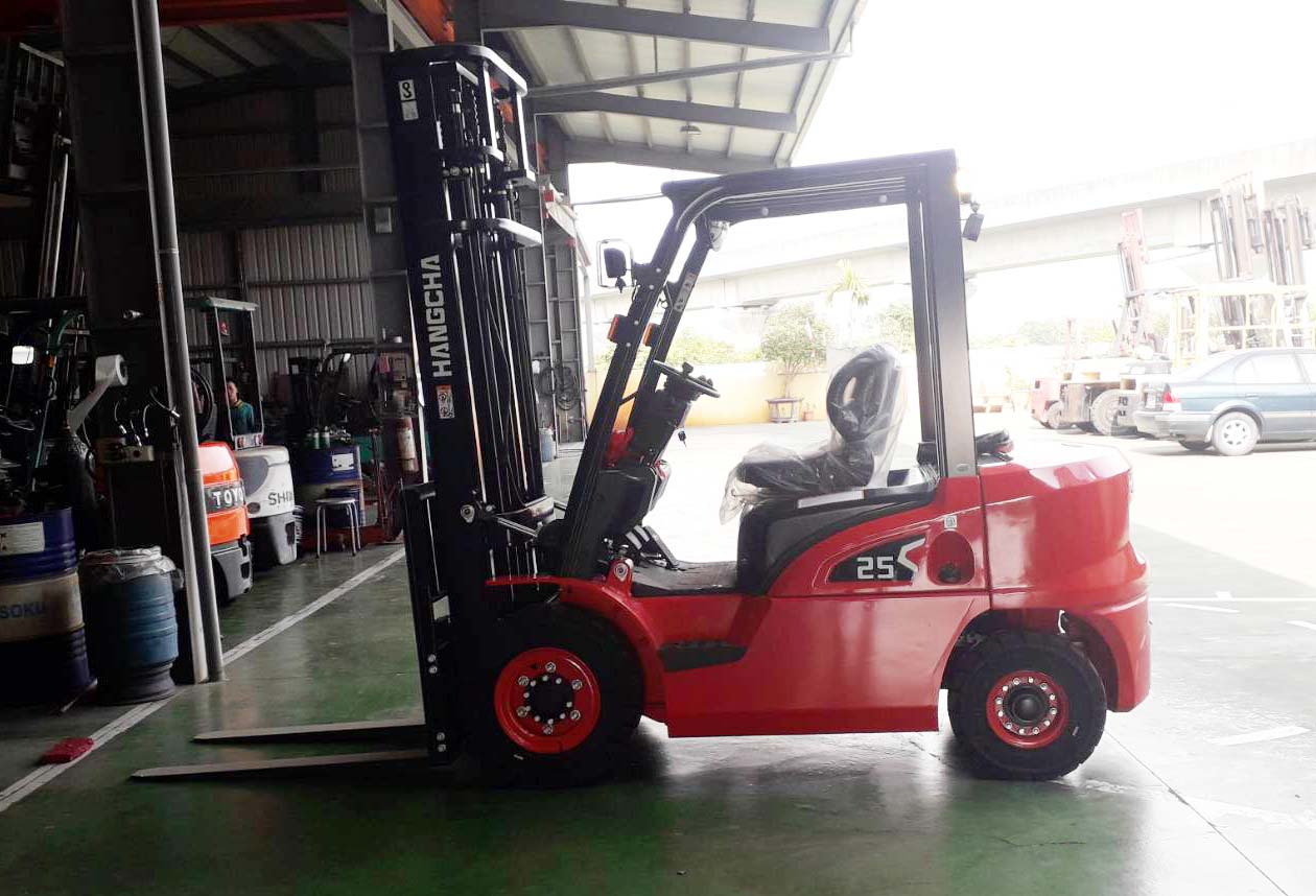 新杭叉柴油2.5噸堆高機，兩截四米