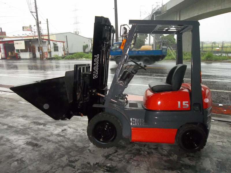 彰化中古堆高機-11.豐田6FD1.5頓-03