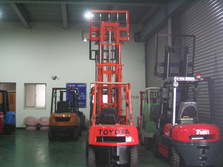 彰化堆高機買賣-順盛興企業有限公司-堆高機