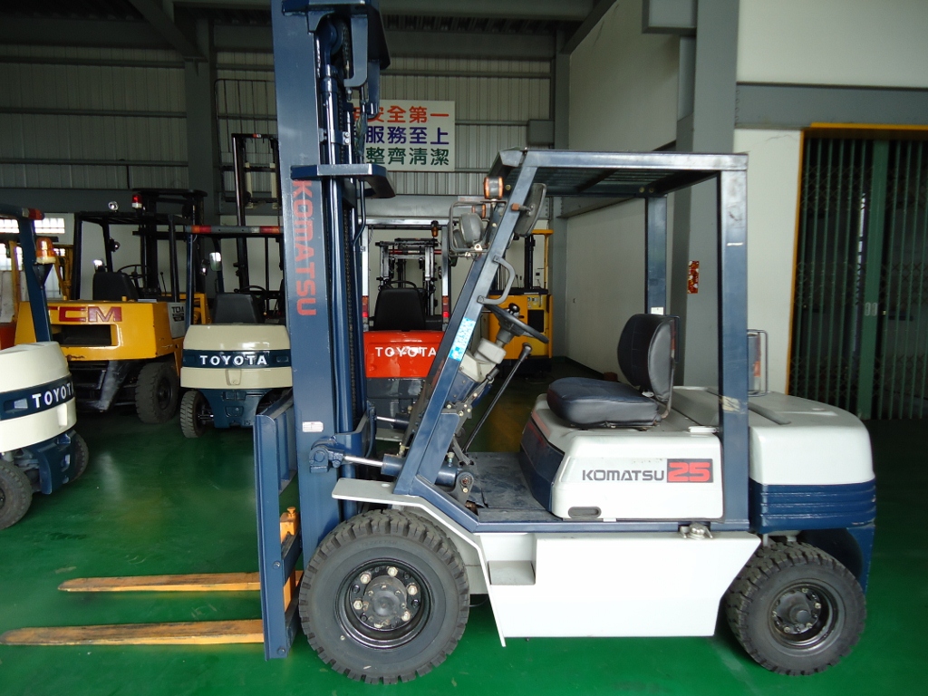 彰化中古堆高機-23.小松11型FD2.5t-04