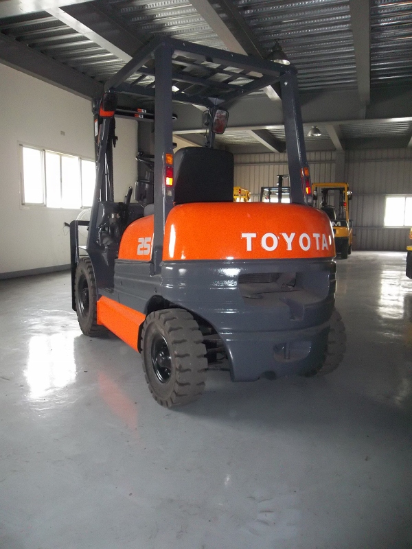 彰化中古堆高機-04.豐田6FD2.5頓-02