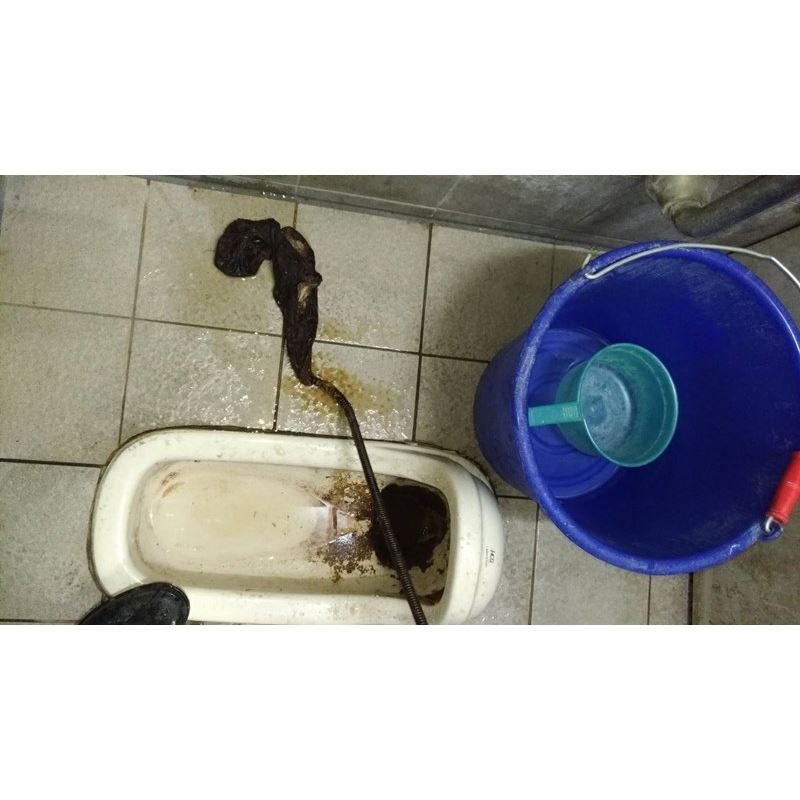 一家工廠員工厕所堵塞