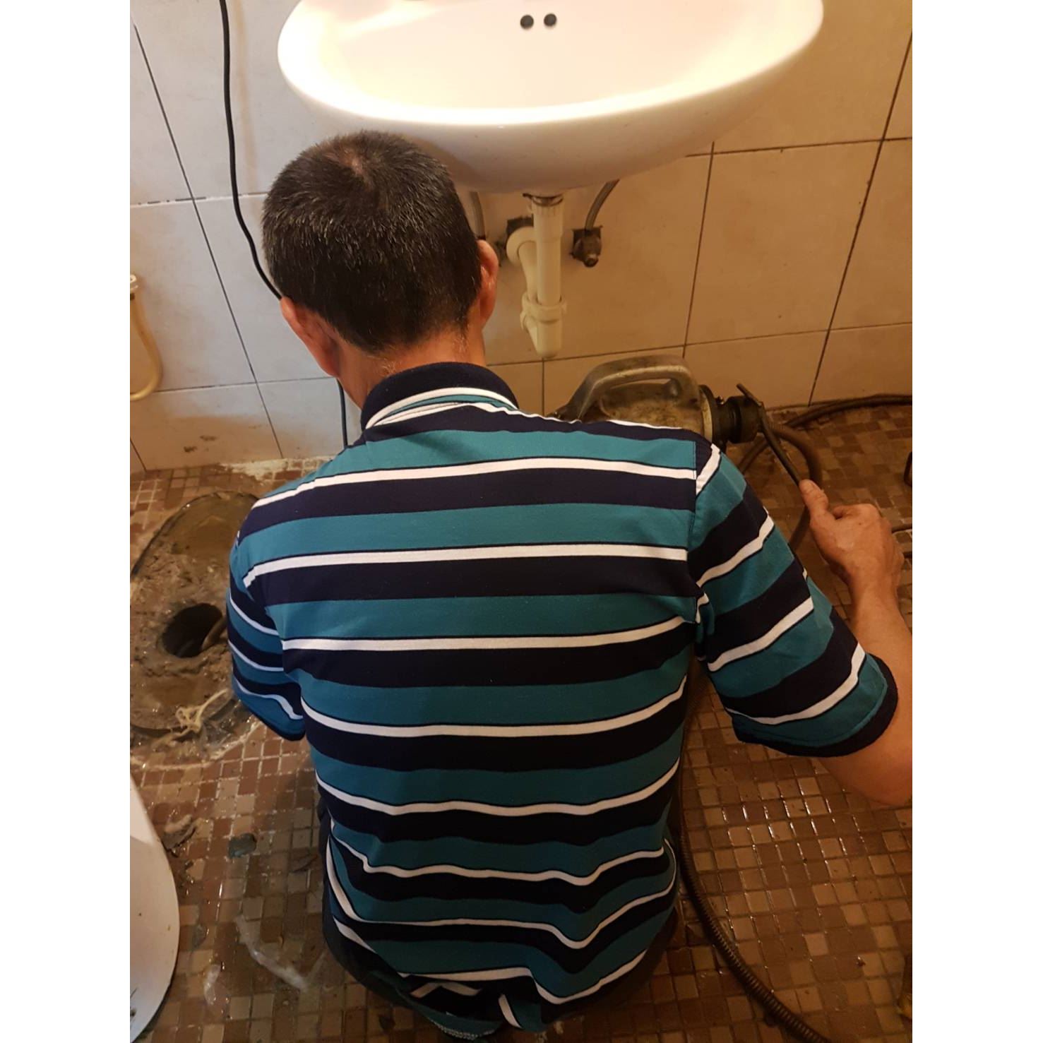 某住家的廁所堵塞