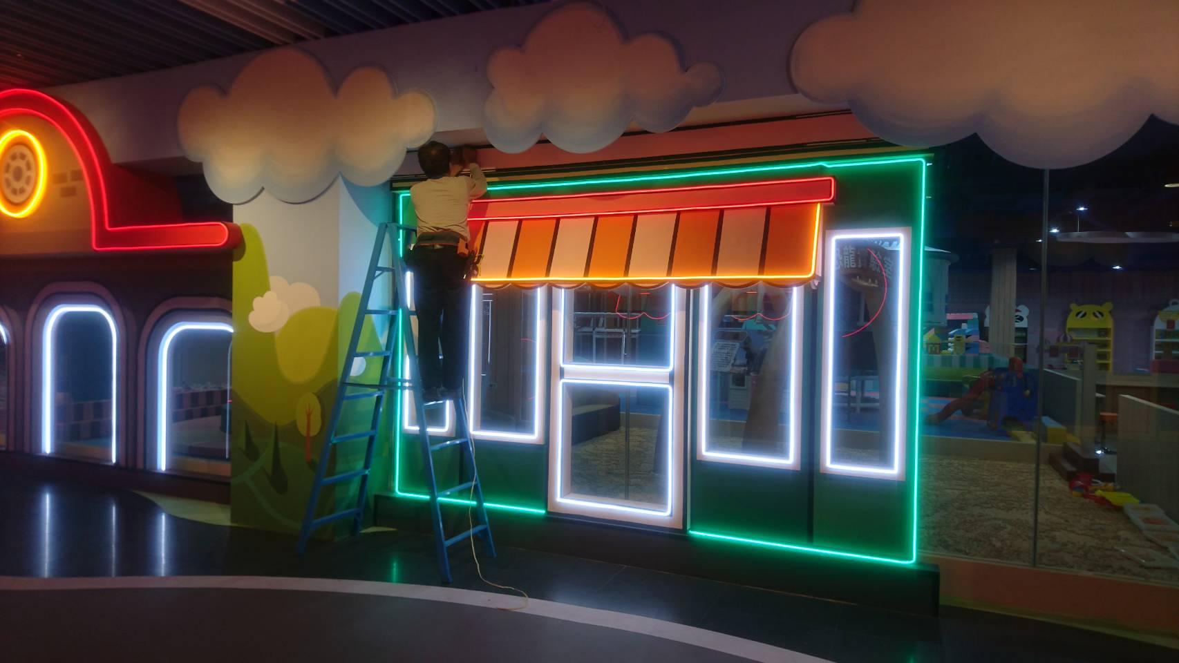 LED燈霓虹燈(台北市廣告招牌階梯廣告招牌)