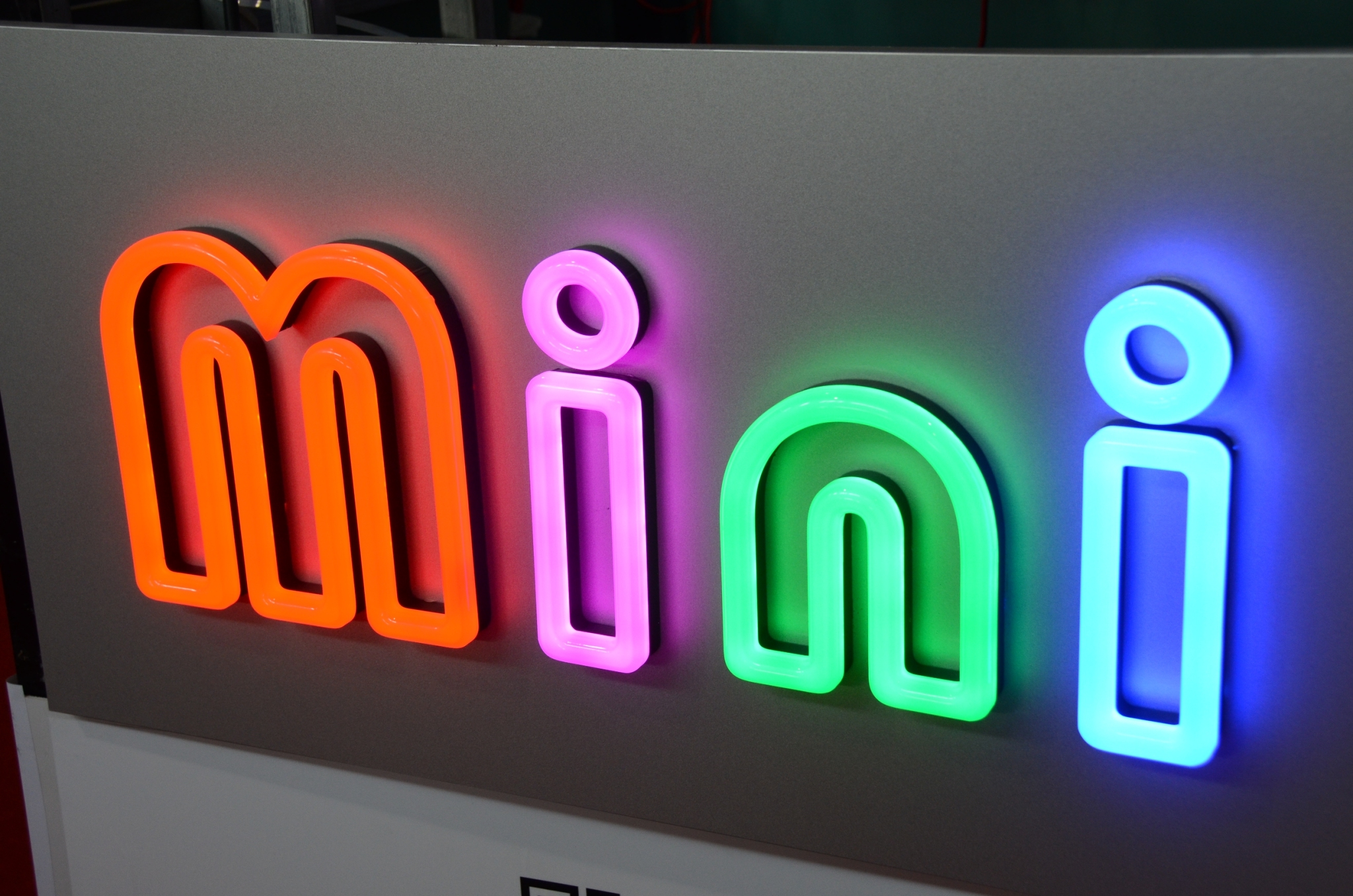 LED霓紅燈立體字招牌(台北市廣告招牌階梯廣告招牌)