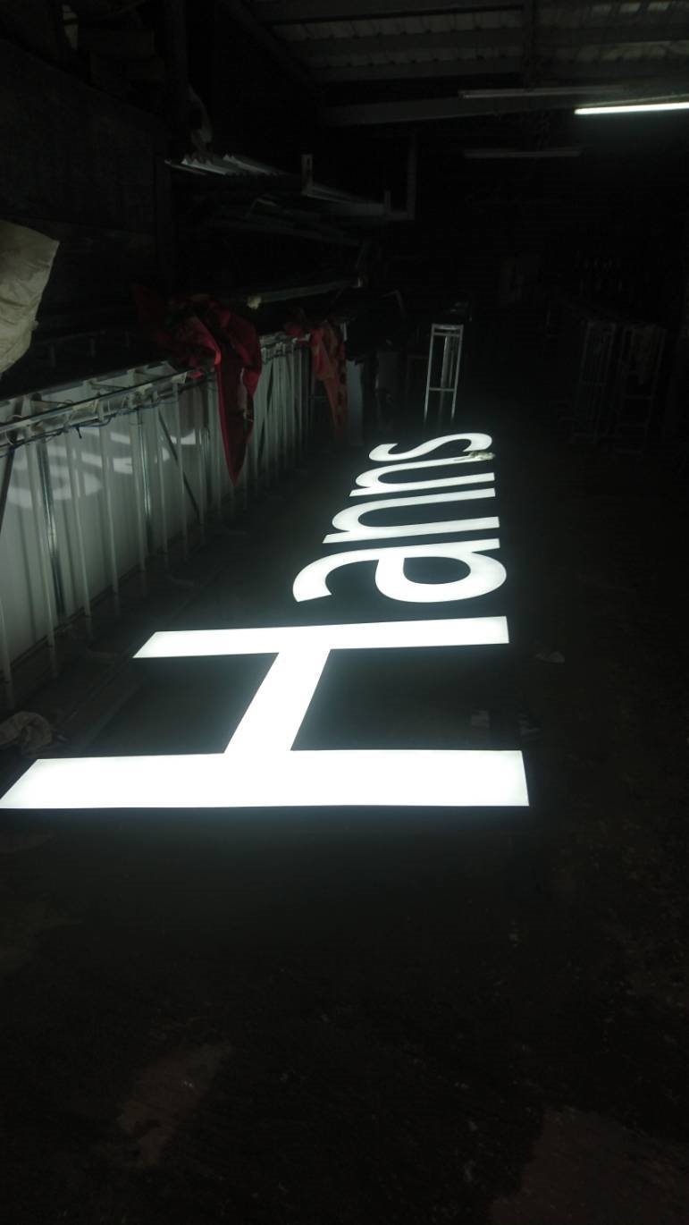 不鏽鋼烤漆立體字招牌(台北市廣告招牌階梯廣告招牌)