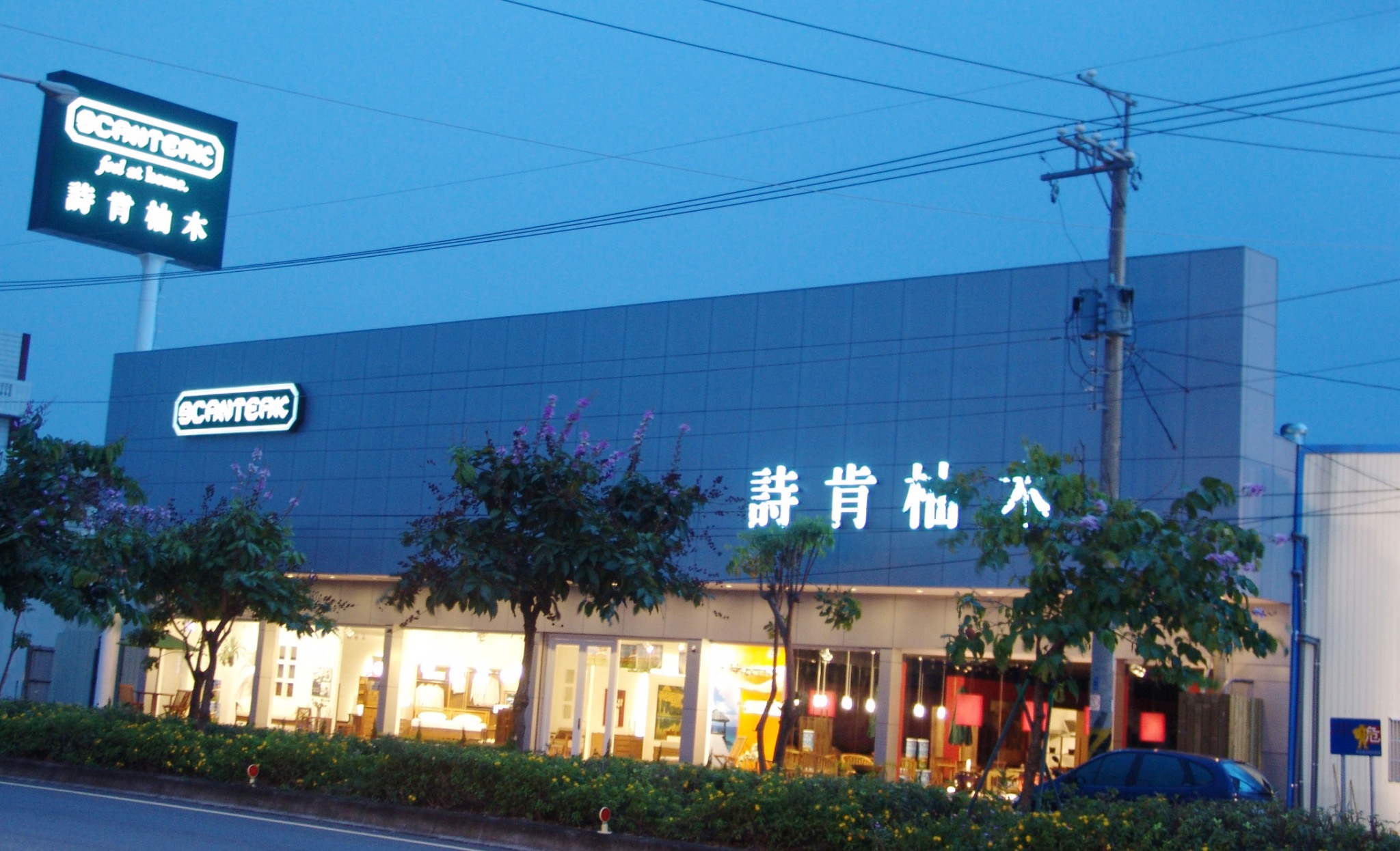 廣告塔-T霸(台北市廣告招牌階梯廣告招牌)