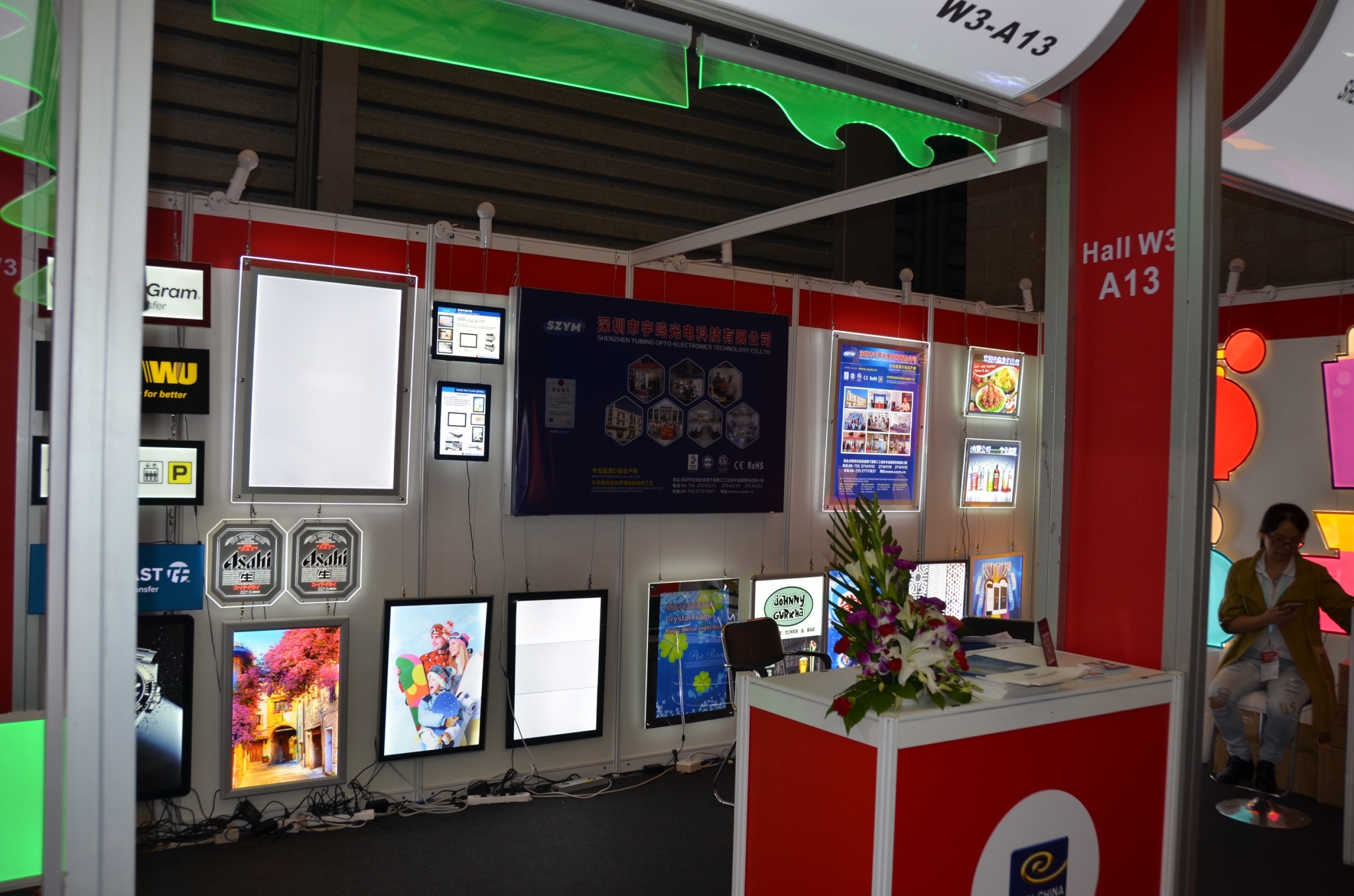 超薄燈箱招牌(台北市廣告招牌階梯廣告招牌)