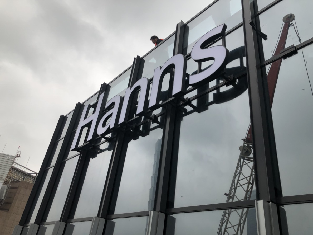 階梯廣告招牌施工案例-不銹鋼立體字,立體燈箱字招牌,飯店旅店招牌(台北市廣告招牌)&nbsp;