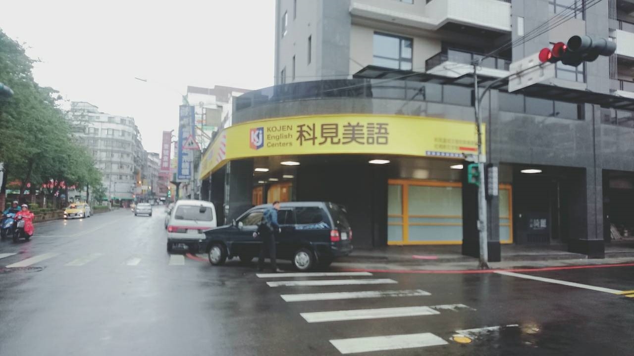 階梯廣告招牌施工案例-抗颱風無接縫招牌,美語補習班招牌施工,台北市補習班招牌,新北市補習班招牌,台北市廣告招牌