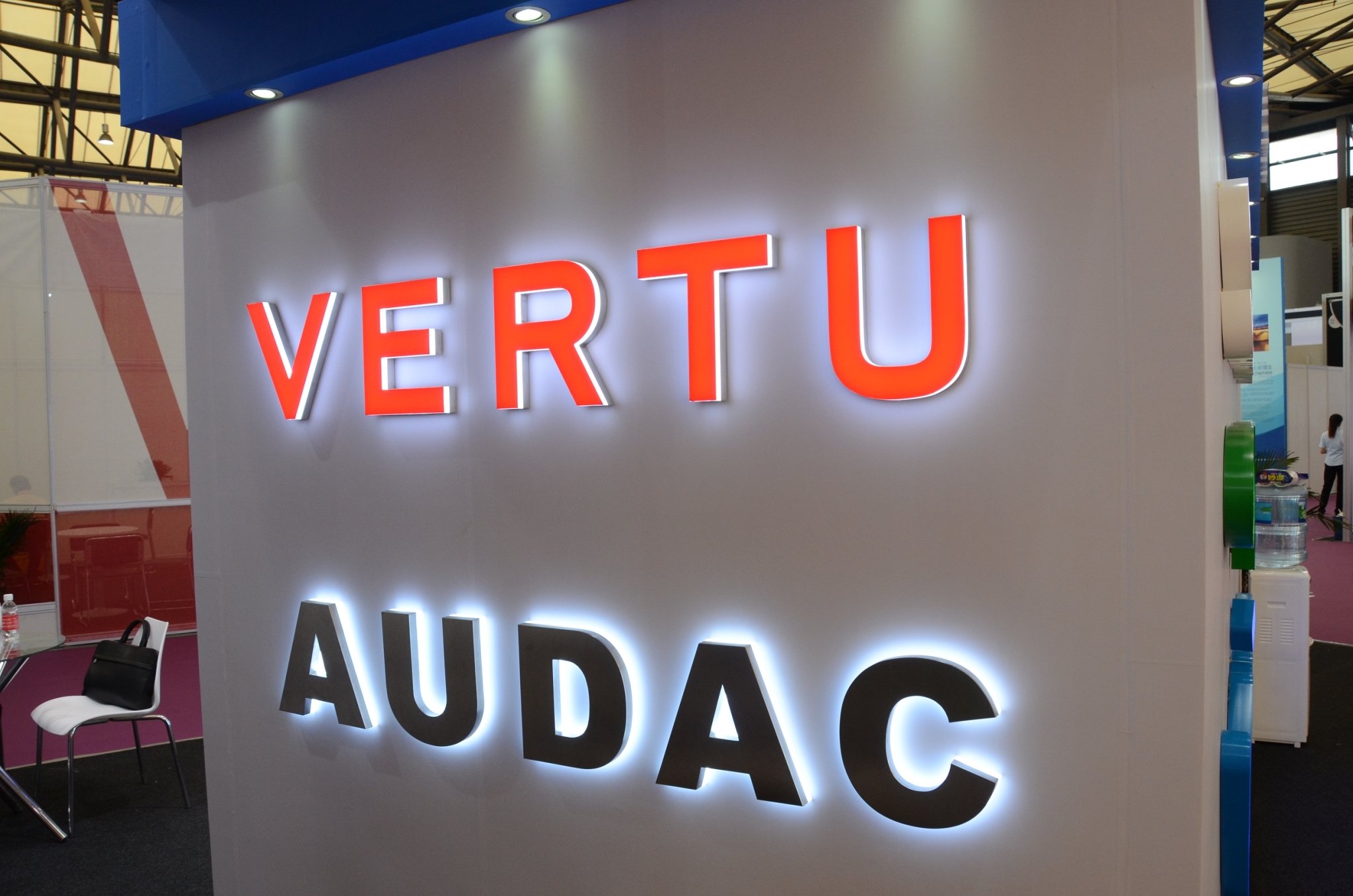 背光立體字招牌(台北市廣告招牌階梯廣告招牌)