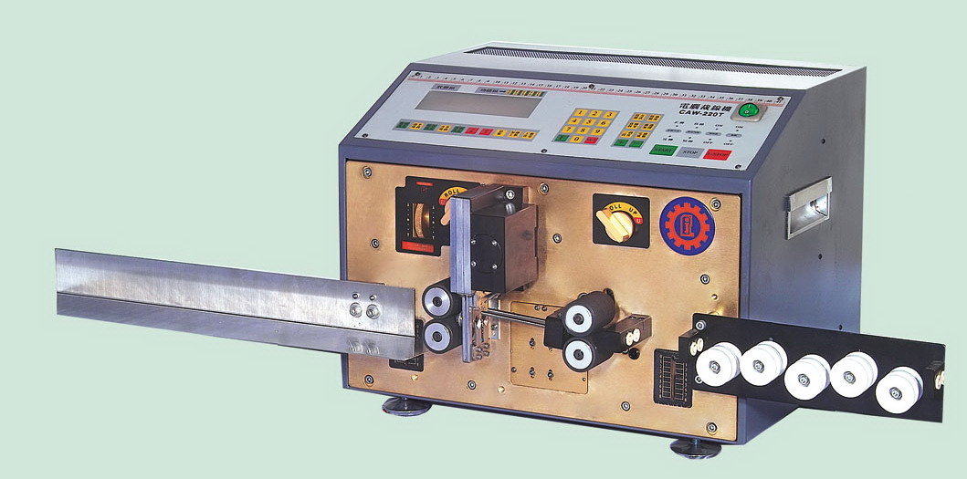 電腦式全自動裁線剝皮機（CAW-220）