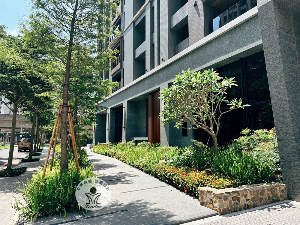 竹北建案-砌花台