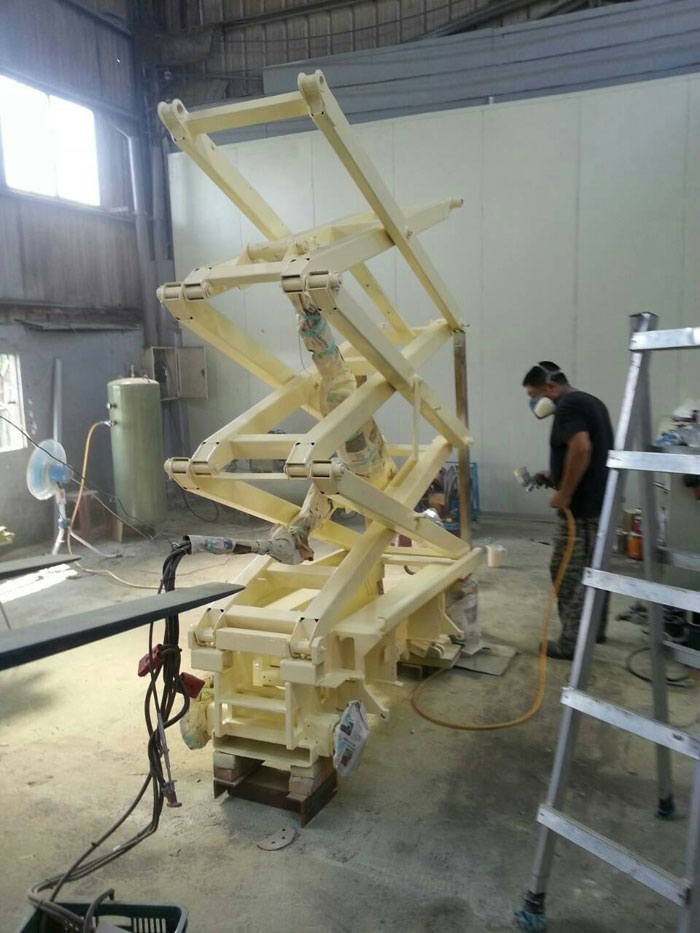 高空作業車全車拆解防鏽噴漆整新