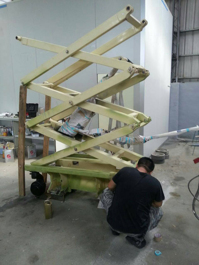 高空作業車全車拆解防鏽噴漆整新