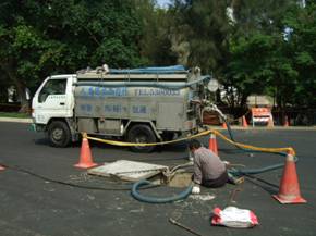 真空車抽取汙油