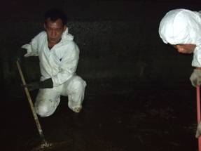 人員入槽清理中