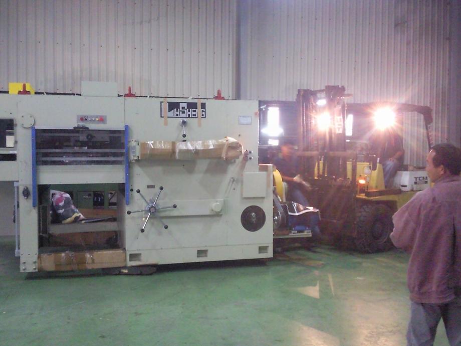 德國精密折盒機搬運