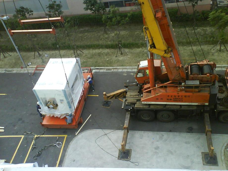 大型機台吊掛高空作業