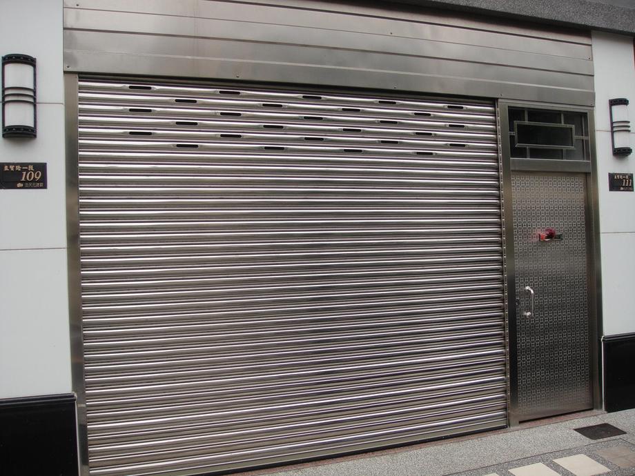 房屋翻修-白鐵捲門安裝施工