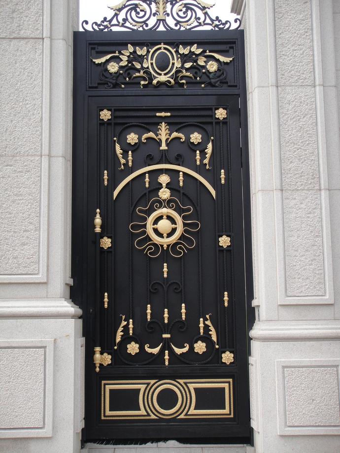 房屋整建-鍛造門安裝設計