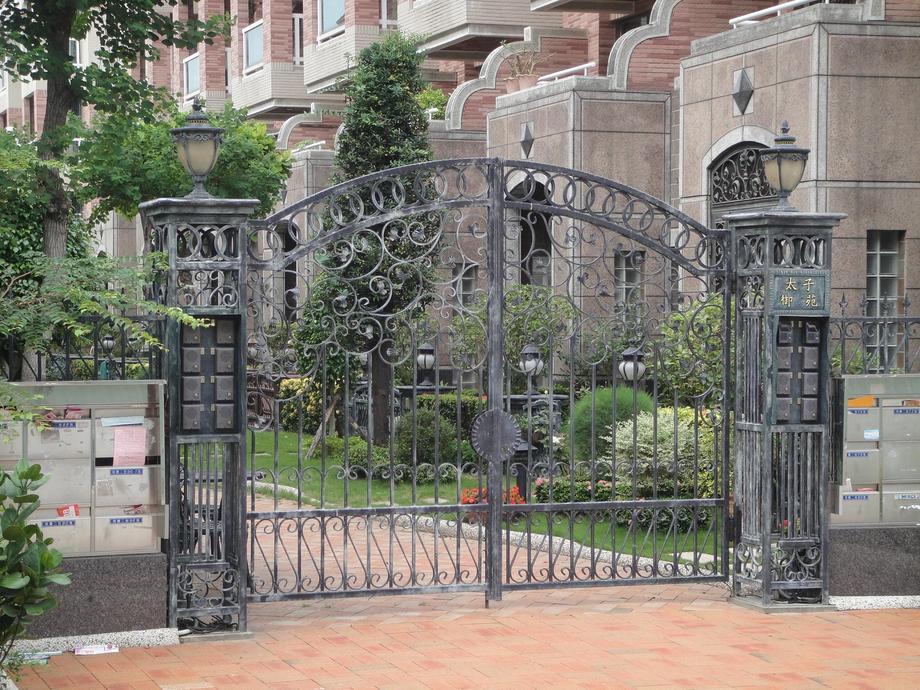 房屋整建-鍛造門安裝設計
