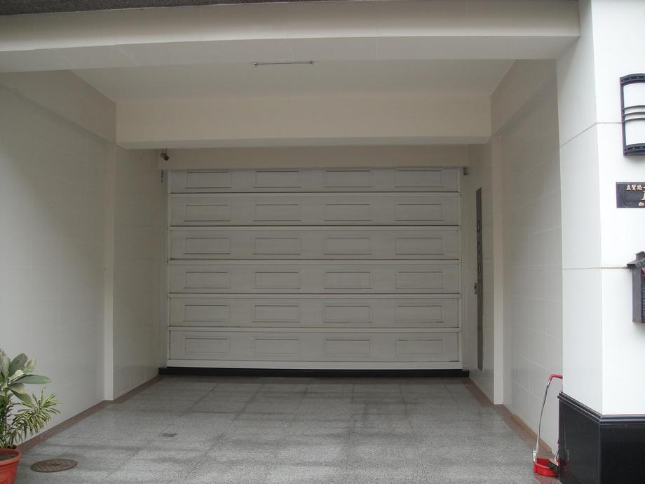 舊屋整修翻新-鍍鋁鋅快速捲門安裝規劃