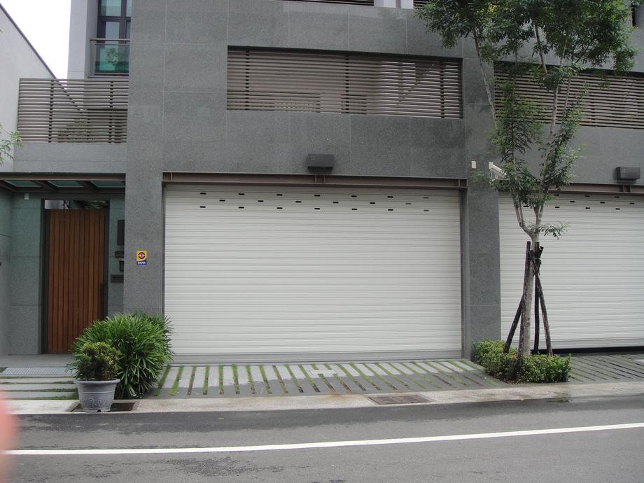 舊屋整修翻新-鍍鋁鋅快速捲門安裝