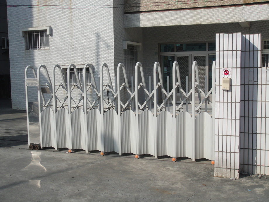 舊屋整新-電動伸縮門規劃安裝