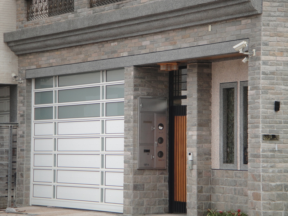 房屋整修-鍍鋅鐵捲門安裝