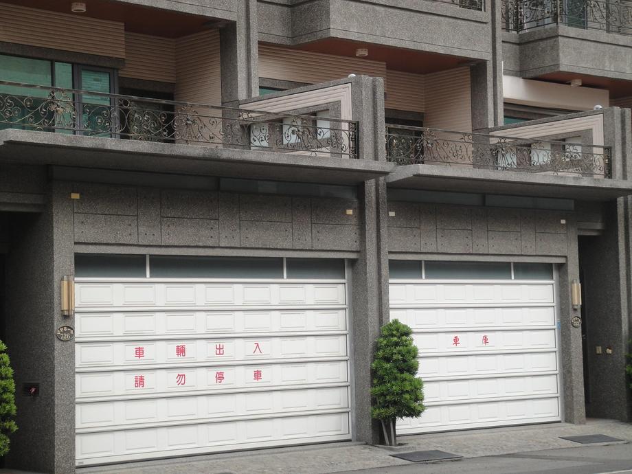 房屋整修-鍍鋅鐵捲門安裝