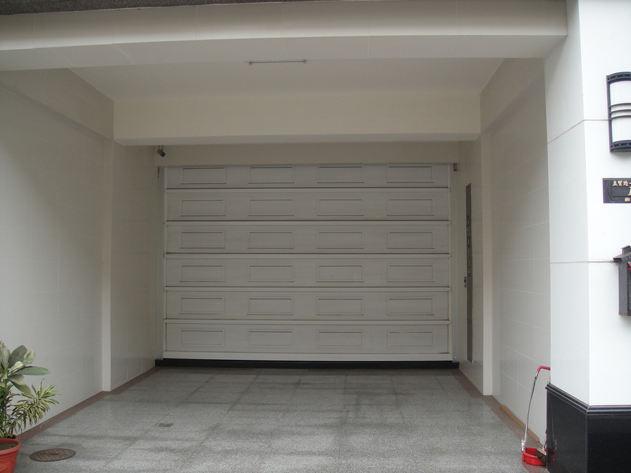 房屋整修-鍍鋅鐵捲門安裝