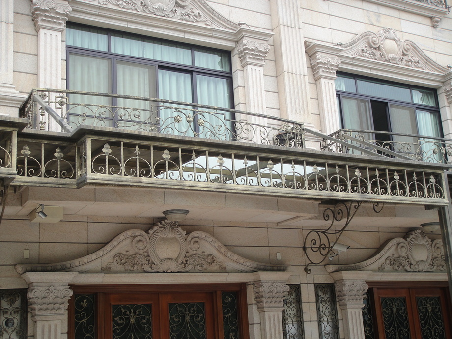 房屋整修-鍛造陽台欄杆設計施工