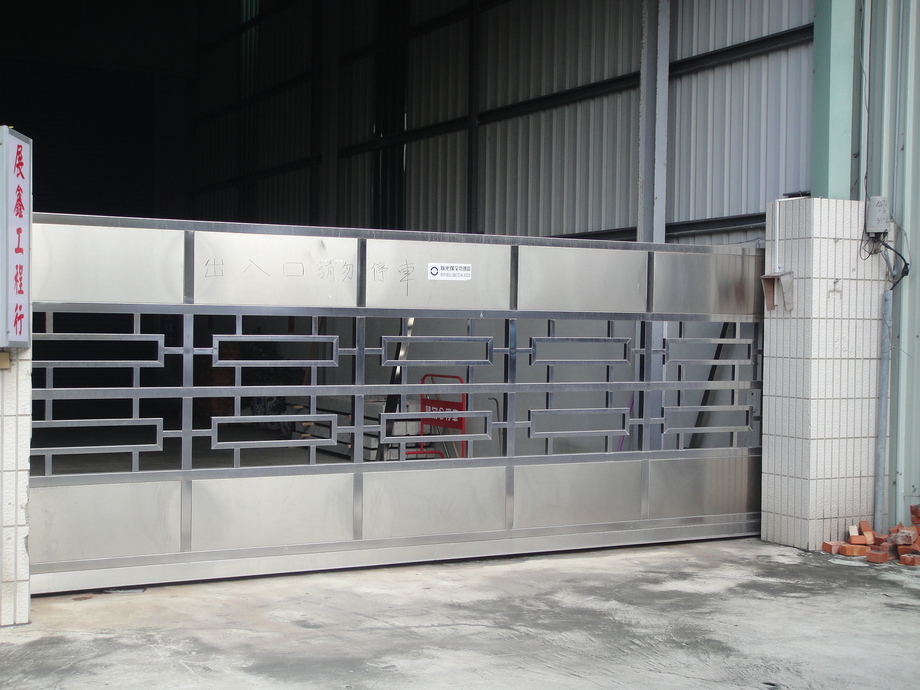 房屋翻修-白鐵捲門安裝施工