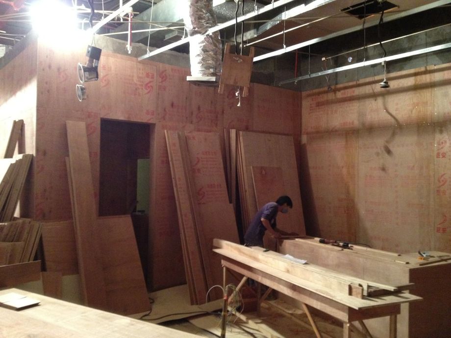 店面設計裝潢-木作隔間施工中