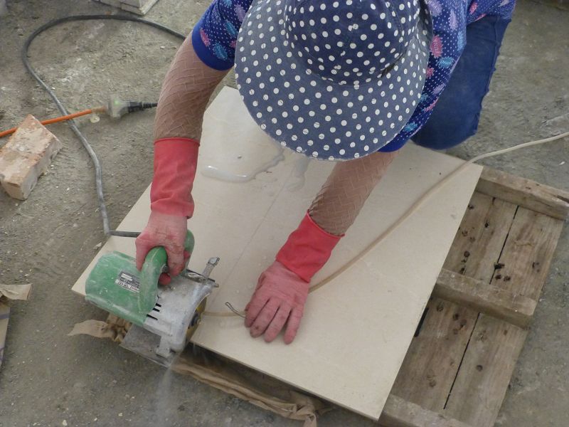 舊房屋整修-地磚切割施工