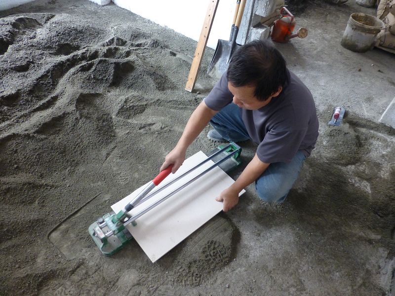 舊房屋整修-地磚切割施工