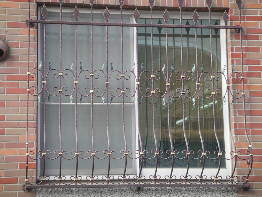 舊房屋翻修-鍛造窗安裝設計