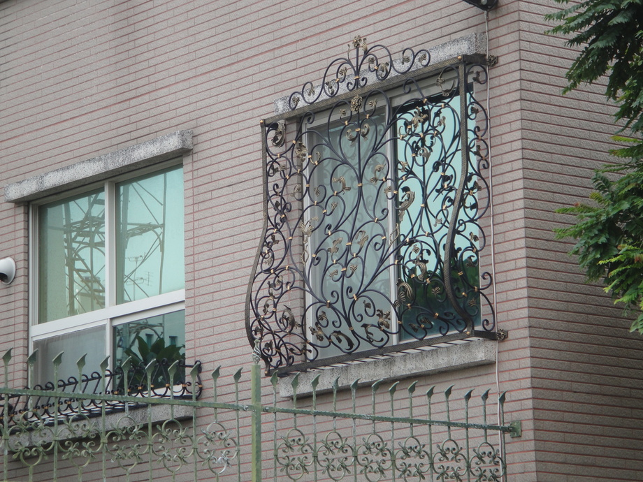舊房屋翻修-鍛造藝術窗樣式設計